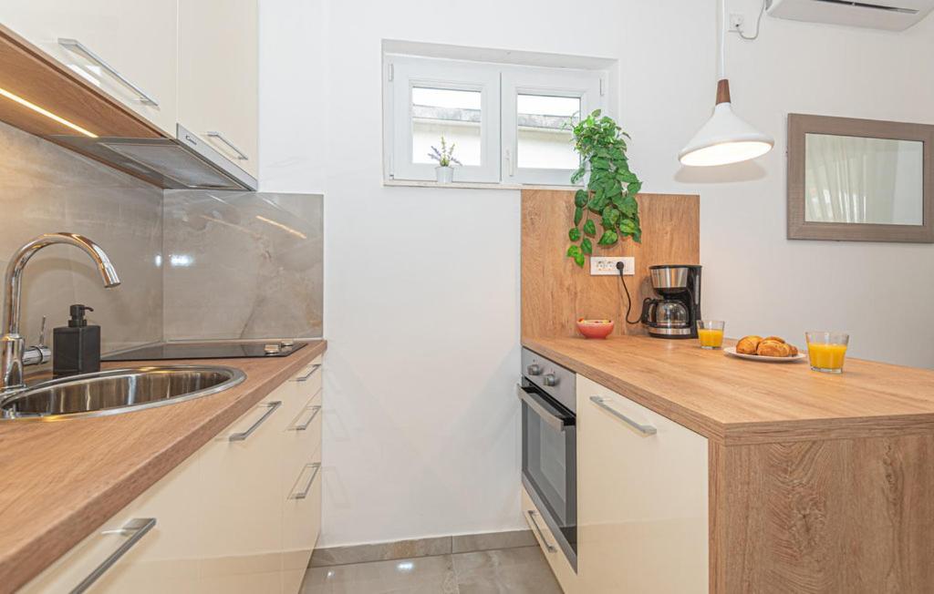 Holiday Home Gveric Vodice Esterno foto